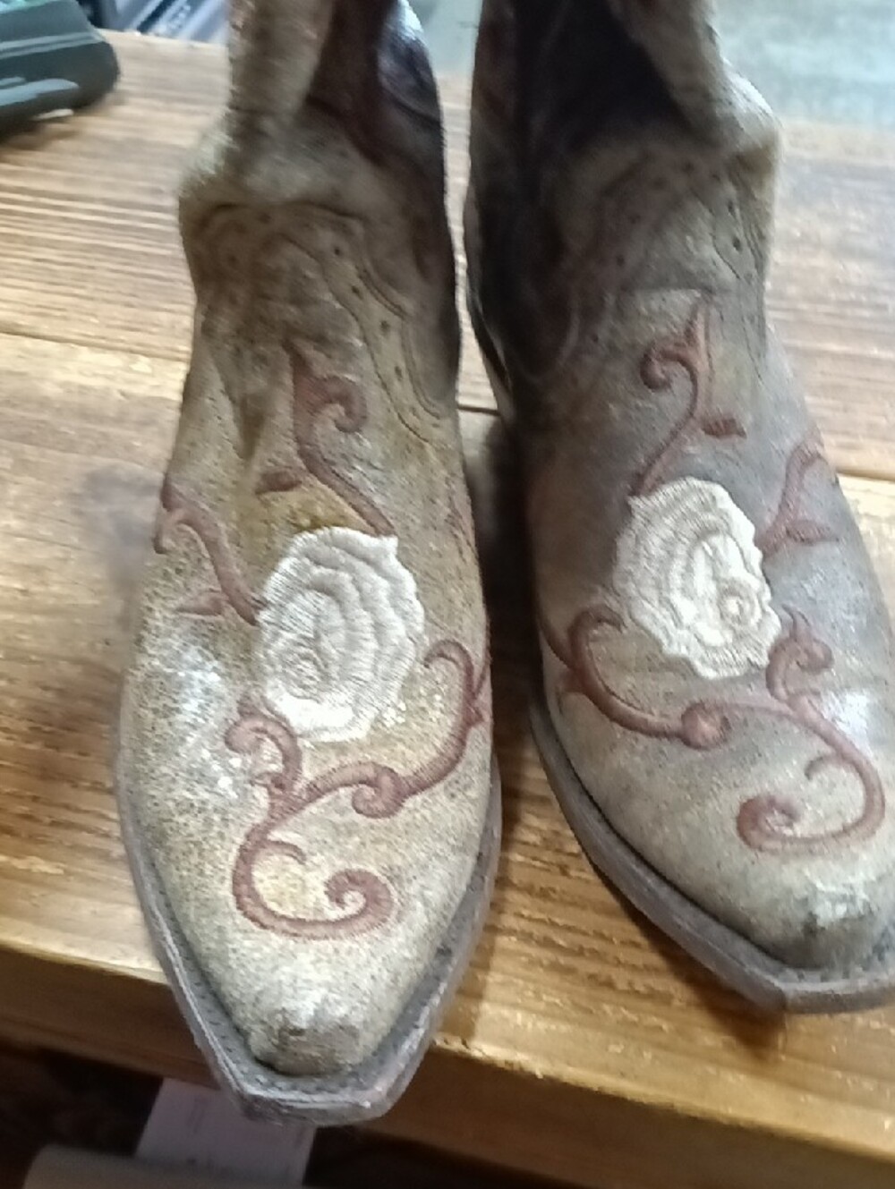 Ariat Brown Leather Boots with White Trim - Picture 7 of 8